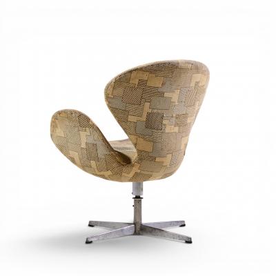 Arne Jacobsen Arne Jacobsen for Fritz Hansen Mid Century Swan Chairs Set of 4