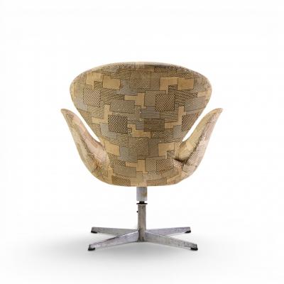 Arne Jacobsen Arne Jacobsen for Fritz Hansen Mid Century Swan Chairs Set of 4