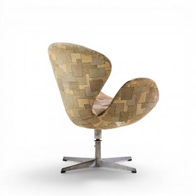 Arne Jacobsen Arne Jacobsen for Fritz Hansen Mid Century Swan Chairs Set of 4