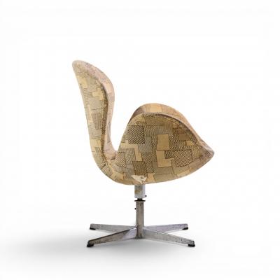 Arne Jacobsen Arne Jacobsen for Fritz Hansen Mid Century Swan Chairs Set of 4