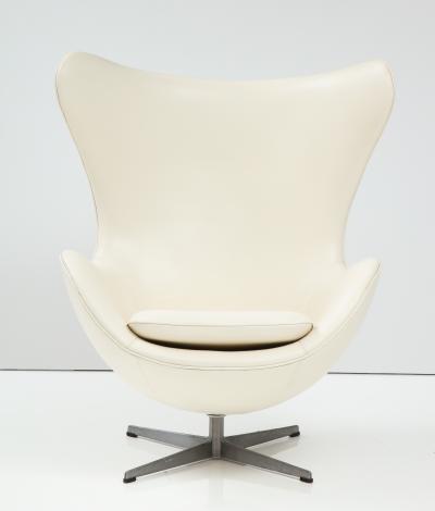 Arne Jacobsen Arne Jacobson Egg Chair in White Leather for Fritz Hansen 1958