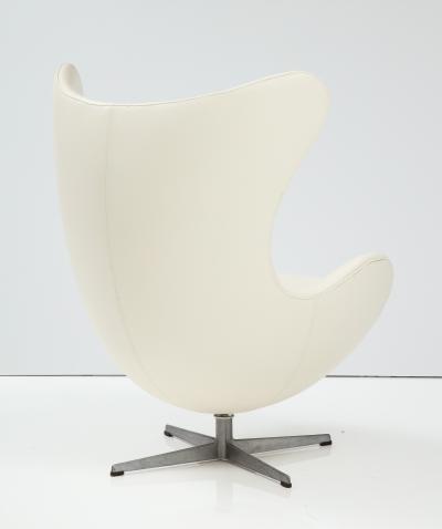 Arne Jacobsen Arne Jacobson Egg Chair in White Leather for Fritz Hansen 1958