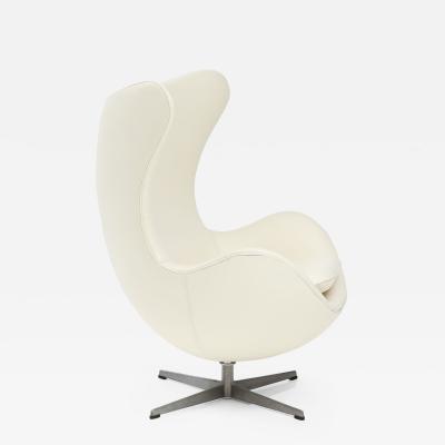 Arne Jacobsen Arne Jacobson Vintage Egg Chair in White Leather