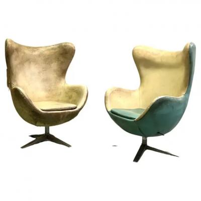 Arne Jacobsen Early Model Pair of Vintage Leather Danish Egg Chair Arne Jacobsen c 1960