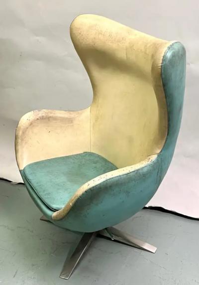 Arne Jacobsen Early Model Pair of Vintage Leather Danish Egg Chair Arne Jacobsen c 1960