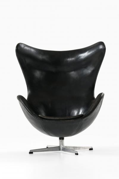 Arne Jacobsen Egg Chair Model 3316 in Original Leather Upholstery by Arne Jacobsen 1960s