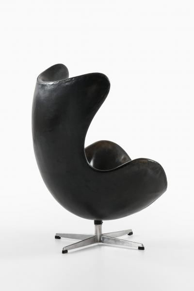 Arne Jacobsen Egg Chair Model 3316 in Original Leather Upholstery by Arne Jacobsen 1960s