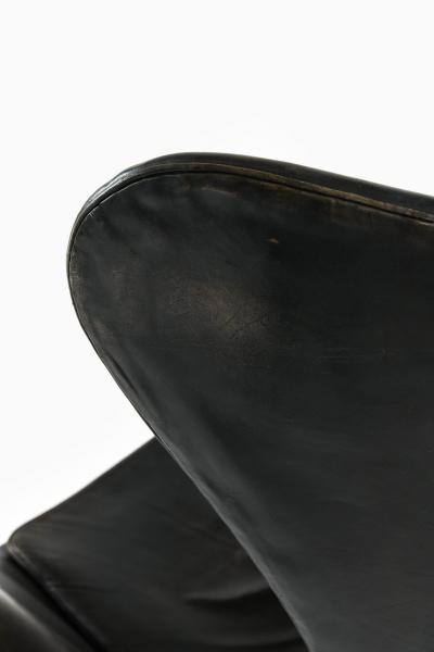 Arne Jacobsen Egg Chair Model 3316 in Original Leather Upholstery by Arne Jacobsen 1960s