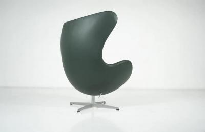 Arne Jacobsen Egg Chair and Ottoman by Arne Jacobsen for Fritz Hansen 2000s