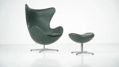 Arne Jacobsen Egg Chair and Ottoman by Arne Jacobsen for Fritz Hansen 2000s
