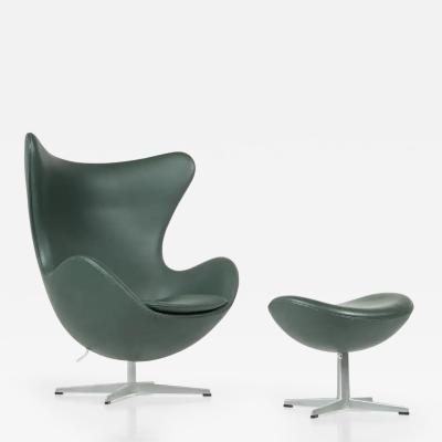 Arne Jacobsen Egg Chair and Ottoman by Arne Jacobsen for Fritz Hansen 2000s