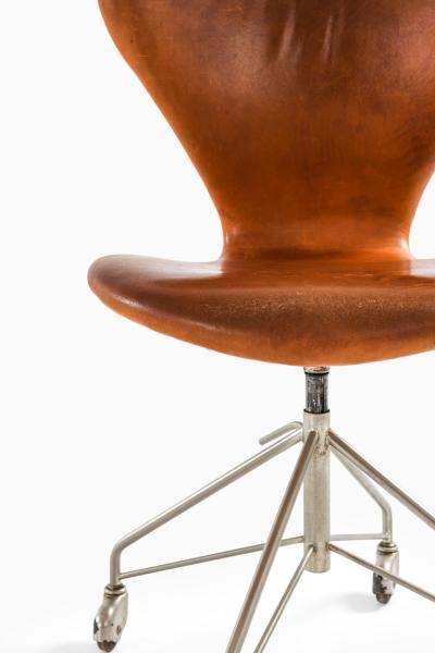 Arne Jacobsen Office Chair in Leather and Steel by Arne Jacobsen 1968