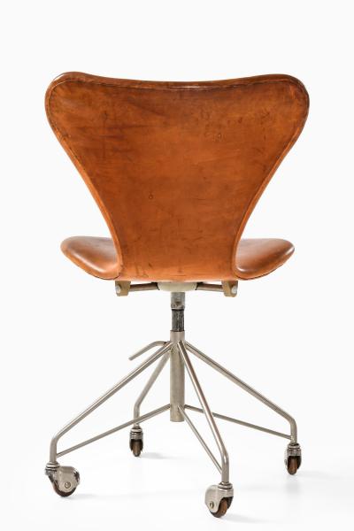 Arne Jacobsen Office Chair in Leather and Steel by Arne Jacobsen 1968