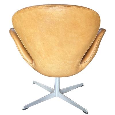Arne Jacobsen Original Swan Chair by Arne Jacobsen in Natural Leather