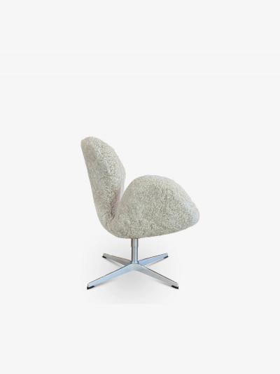 Arne Jacobsen PAIR OF SWAN CHAIRS IN MOONLIGHT SHEARLING