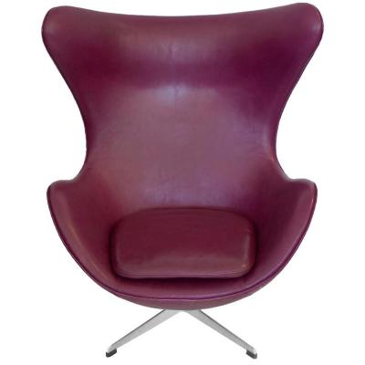 Arne Jacobsen Pair of Original Mulberry Leather Egg Chairs with Ottomans by Arne Jacobsen