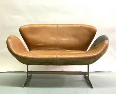 Arne Jacobsen Scandinavian Mid Century Organic Modern Leather Swan Sofa Attr to Arne Jacobsen