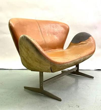 Arne Jacobsen Scandinavian Mid Century Organic Modern Leather Swan Sofa Attr to Arne Jacobsen