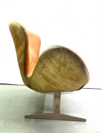 Arne Jacobsen Scandinavian Mid Century Organic Modern Leather Swan Sofa Attr to Arne Jacobsen