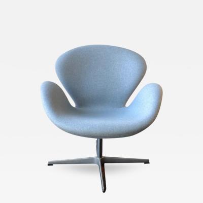 Arne Jacobsen Swan chair by Arne Jacobsen