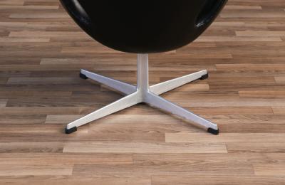 Arne Jacobsen Vintage Arne Jacobsen Black Leather Swan Chair for Fritz Hansen