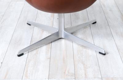 Arne Jacobsen Vintage Arne Jacobsen Cognac Leather Swan Chair for Fritz Hansen