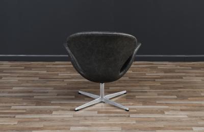 Arne Jacobsen Vintage Arne Jacobsen Grey Leather Swan Chair for Fritz Hansen