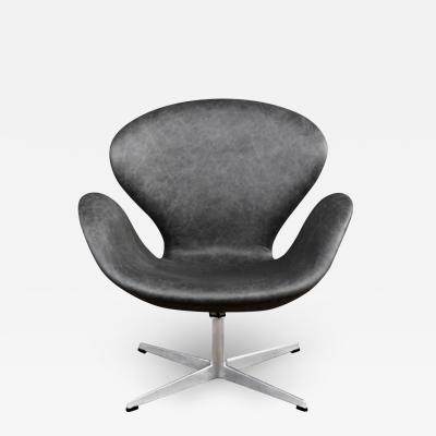 Arne Jacobsen Vintage Arne Jacobsen Grey Leather Swan Chair for Fritz Hansen