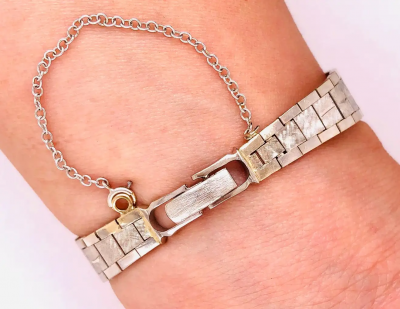 Art Deco Style 14 Karat White Gold Eloga Ladies Wristwatch with 17 Jewels