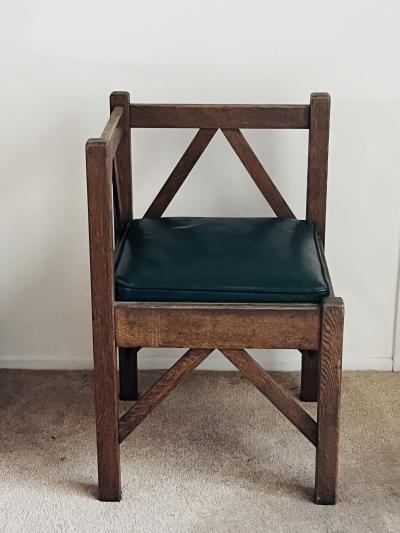 Arts Crafts Patinated Oak Corner Chair