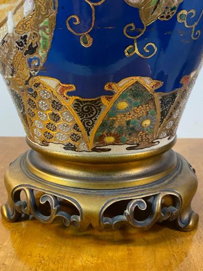 BEAUTIFUL ORNATE ANTIQUE SATSUMA VASE WITH BRONZE BASE