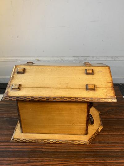 BLACK FOREST DOG HOUSE HUMIDOR