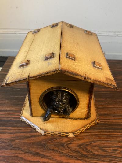 BLACK FOREST DOG HOUSE HUMIDOR