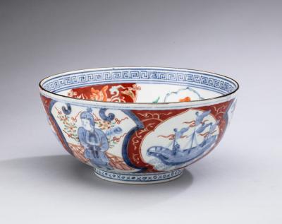 BOWL DECORATED WITH WESTERN SHIPS AND FIGURES IN COLOR
