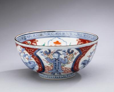 BOWL DECORATED WITH WESTERN SHIPS AND FIGURES IN COLOR