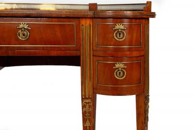 Baltic Neoclassical Mahogany Kidney Form Writing Desk Bureau Plat ca 1880