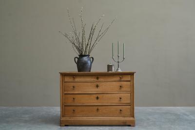 Beautiful Provincial Vernacular Chest of Drawers in Solid Oak 19th Century