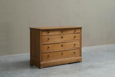 Beautiful Provincial Vernacular Chest of Drawers in Solid Oak 19th Century