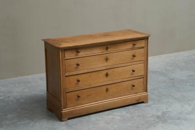 Beautiful Provincial Vernacular Chest of Drawers in Solid Oak 19th Century