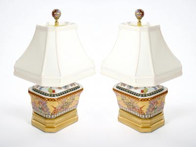 Beautiful Satsuma Style Decorations Elegant Gilt Gold Detailing Porcelain Lamp