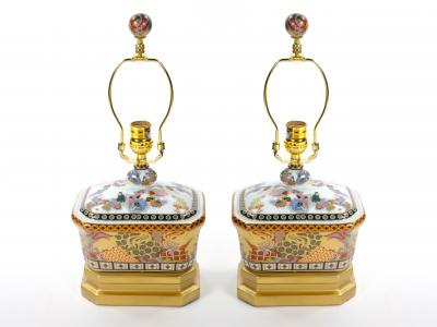 Beautiful Satsuma Style Decorations Elegant Gilt Gold Detailing Porcelain Lamp