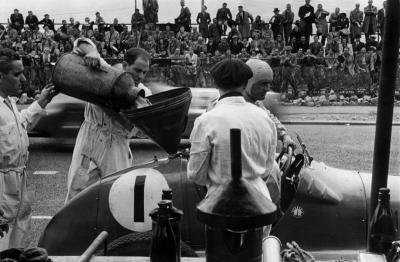 Bert Hardy Fill Her Up