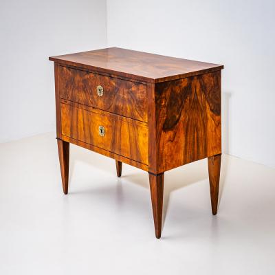 Biedermeier Chest of Drawers in Walnut circa 1820