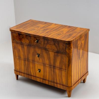 Biedermeier Chest of Drawers in Walnut circa 1830
