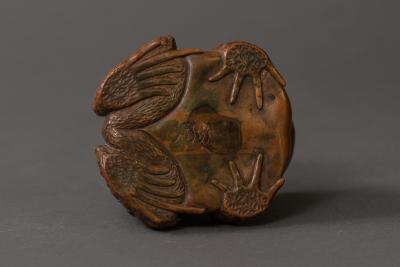 Boxwood Carving of a Frog with Baby Frogs