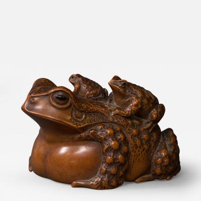 Boxwood Carving of a Frog with Baby Frogs