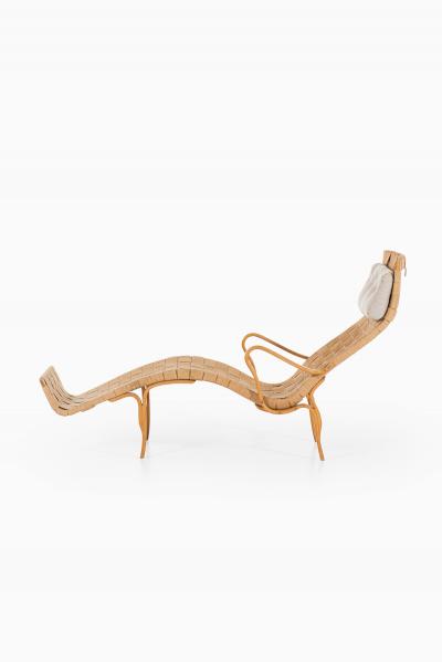 Bruno Mathsson Lounge Chair Model Pernilla 3 T 108 Produced by Karl Mathsson
