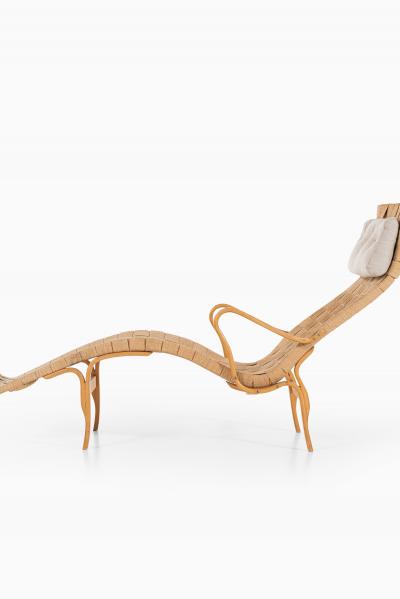 Bruno Mathsson Lounge Chair Model Pernilla 3 T 108 Produced by Karl Mathsson