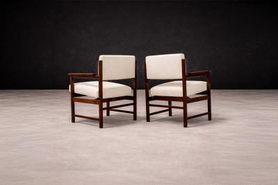Bureau M veis Brazilian Modern Pair of Armchairs in Rosewood Beige Leather Bureau