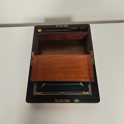 Burl Walnut Victorian English Lap Desk circa 1870